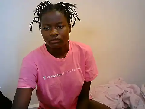 BerryJulie online show from June 17, 2026, 5:54 am