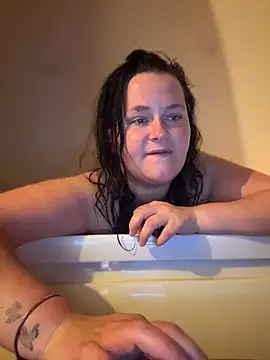CurvyScarlett69 online show from June 3, 2026, 9:53 pm