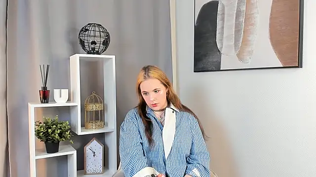 RoselynSalsa online show from June 3, 2026, 1:03 pm