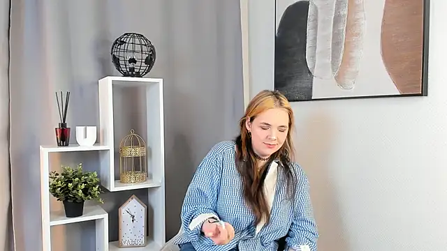 RoselynSalsa online show from June 3, 2026, 2:33 pm