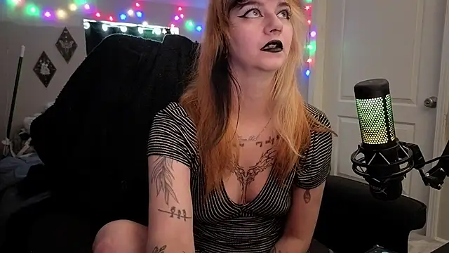 Snapshot of inarafoxxx_ chatting on July 19, 2026, 6:33 pm inarafoxxx online show from July 19, 2026, 6:33 pm