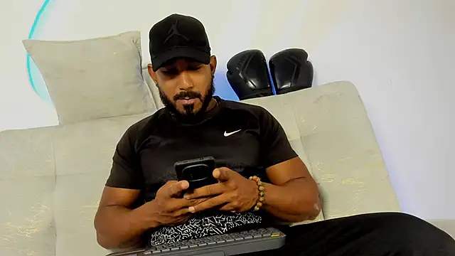 LeoCarter  online show from June 12, 2026, 12:59 pm