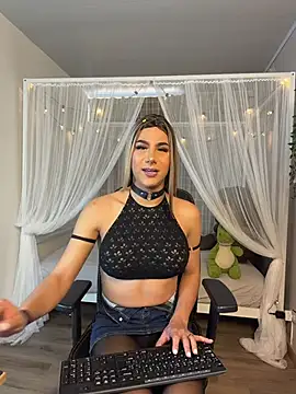 Snapshot of Martinaa_Rose chatting on June 25, 2026, 12:53 pm Martinaa Rose online show from June 25, 2026, 12:53 pm