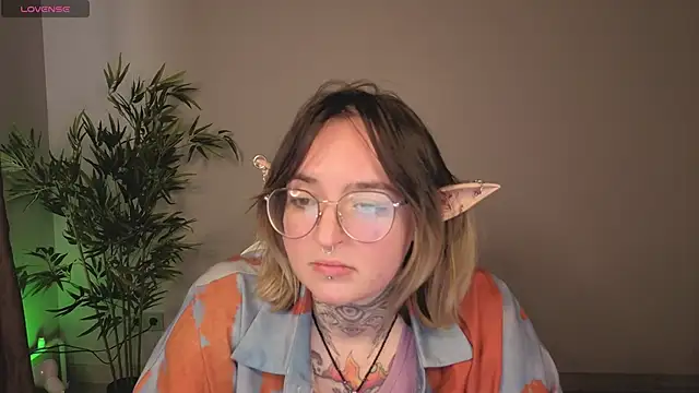 Snapshot of Eva_Witcher chatting on June 8, 2026, 1:39 am Eva Witcher online show from June 8, 2026, 1:39 am