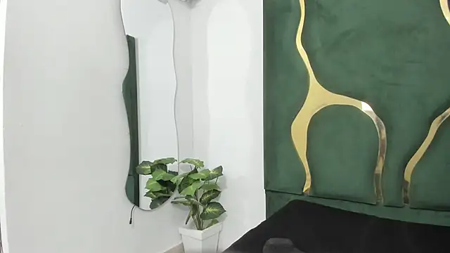 Mila petiteasm online show from July 6, 2026, 12:13 pm