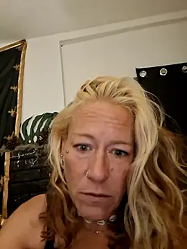 lusciouspider online show from June 4, 2026, 3:23 am