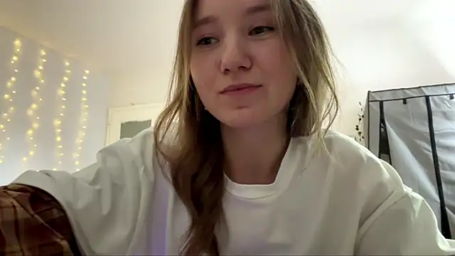 Snapshot of smalllisa chatting on June 3, 2026, 4:56 pm smalllisa online show from June 3, 2026, 4:56 pm