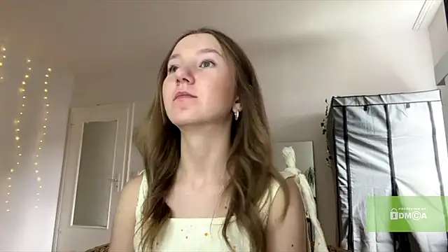 Snapshot of smalllisa chatting on July 4, 2026, 4:13 pm smalllisa online show from July 4, 2026, 4:13 pm