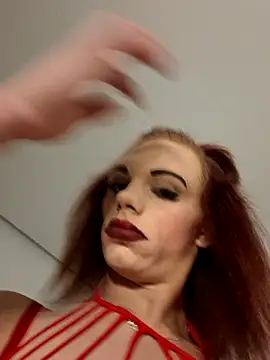 translady19 online show from June 10, 2026, 5:34 pm