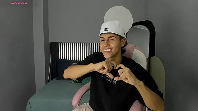Snapshot of Axel_Mendozaa chatting on June 4, 2026, 9:10 pm Axel Mendozaa online show from June 4, 2026, 9:10 pm