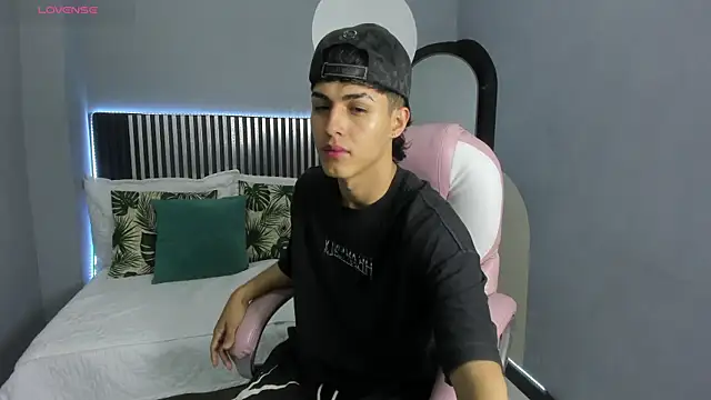 Snapshot of Axel_Mendozaa chatting on June 12, 2026, 8:08 pm Axel Mendozaa online show from June 12, 2026, 8:08 pm
