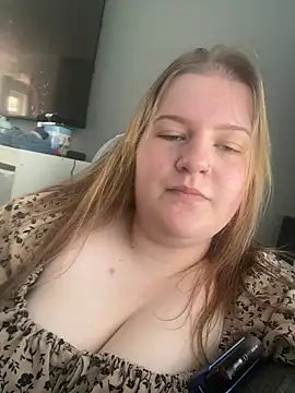 Curvy Vanilla online show from June 23, 2026, 12:47 pm
