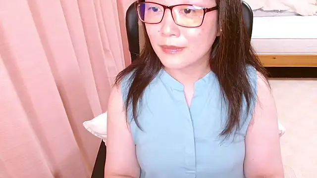 LENA-xo online show from July 10, 2026, 3:25 pm