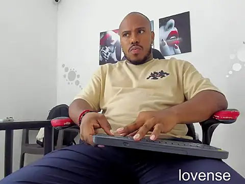 AlessandroHammed online show from July 10, 2026, 2:41 pm