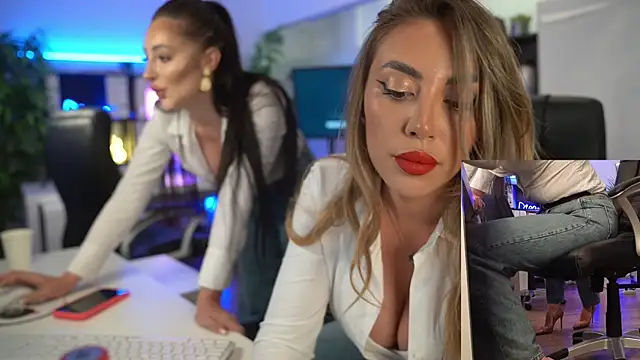 BabesGoWild online show from May 17, 2026, 7:43 pm