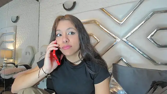 Chloe Belll online show from July 29, 2026, 3:43 pm