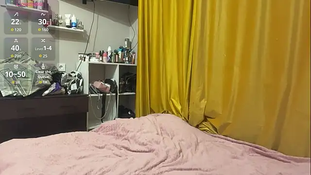 moonluv33 online show from July 10, 2026, 2:52 pm