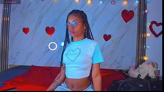 Snapshot of Noami_ chatting on June 24, 2026, 2:16 pm Noami online show from June 24, 2026, 2:16 pm
