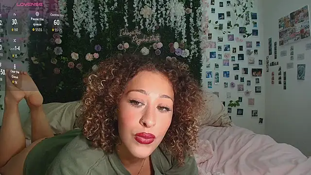 LyraCovee online show from July 27, 2026, 12:28 am