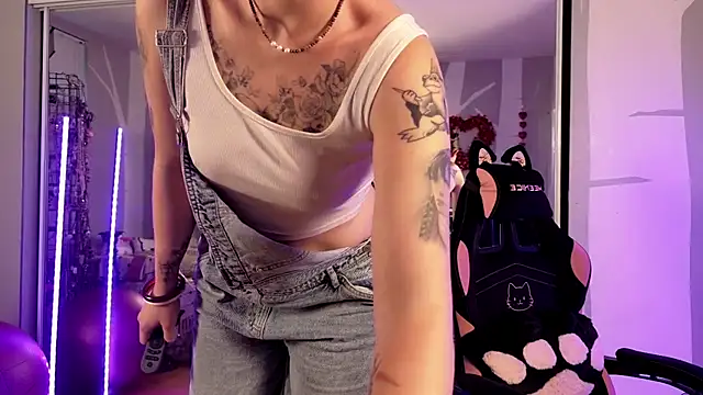 youngmilfBlossom online show from August 1, 2026, 7:02 pm