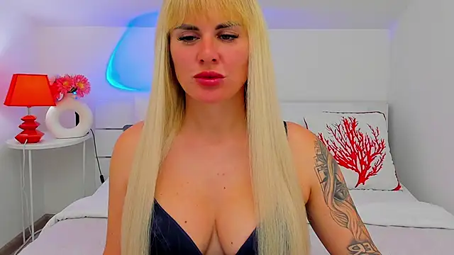 LilyDav online show from June 18, 2026, 5:19 am