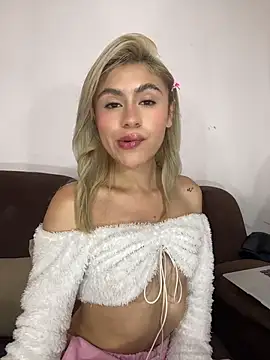 Lia-firee online show from July 3, 2026, 7:09 pm