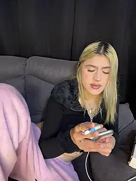 Lia-firee online show from July 26, 2026, 5:04 am