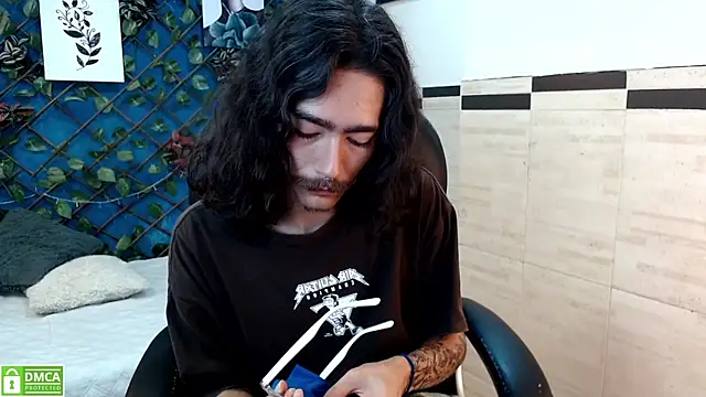 bigcock robert online show from July 11, 2026, 4:43 pm