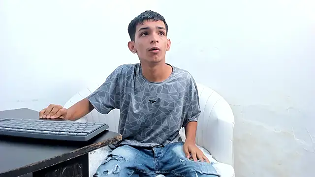 littlecum18 online show from June 10, 2026, 11:31 am