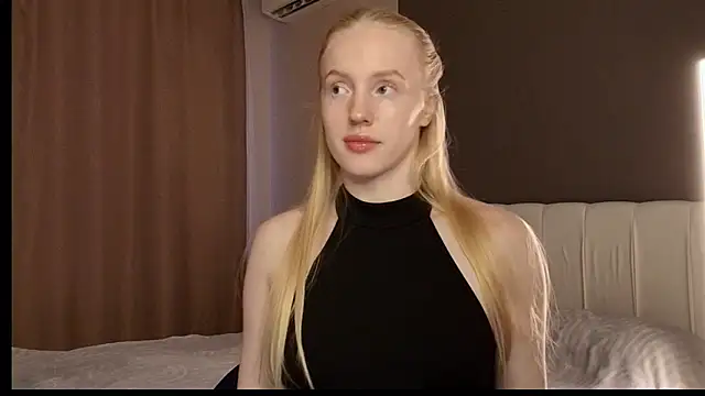 Snapshot of Miss_EliizaShy chatting on June 12, 2026, 5:01 pm Miss EliizaShy online show from June 12, 2026, 5:01 pm