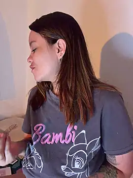 Emma Jonas online show from July 29, 2026, 1:42 pm