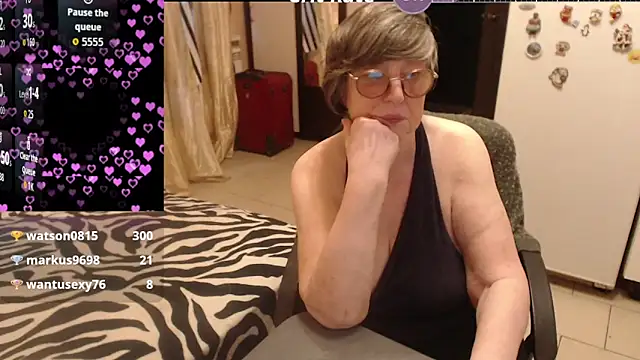 Snapshot of Sharon_Amore chatting on July 1, 2026, 6:40 pm Sharon Amore online show from July 1, 2026, 6:40 pm