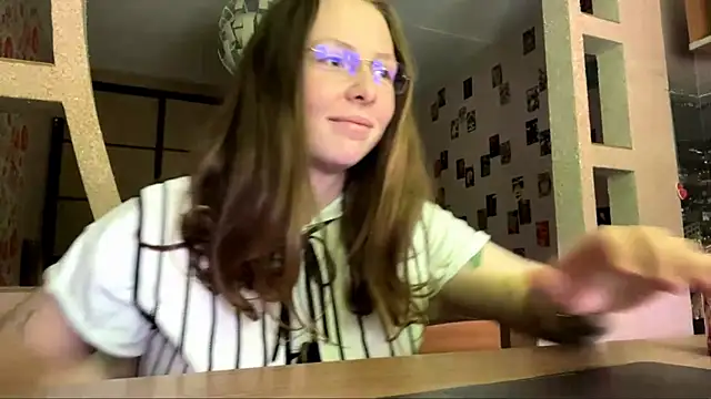 Snapshot of AlisonOhlmacher chatting on June 12, 2026, 10:25 am AlisonOhlmacher online show from June 12, 2026, 10:25 am
