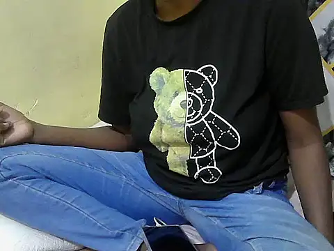 lilmomaa online show from July 25, 2026, 6:27 pm