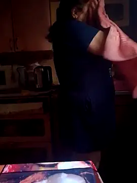 Snapshot of oksana72 chatting on October 1, 2025, 7:03 am oksana72 online show from October 1, 2025, 7:03 am