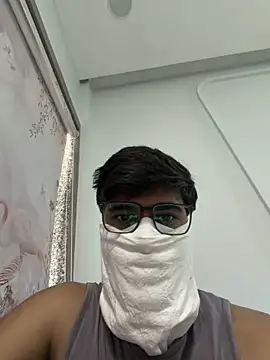 Snapshot of dreamy_boy chatting on June 13, 2026, 5:05 am dreamy boy online show from June 13, 2026, 5:05 am