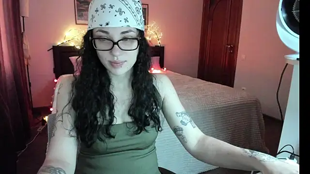 Snapshot of elisskriter chatting on July 13, 2026, 4:15 am elisskriter online show from July 13, 2026, 4:15 am