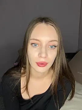 Carolain2468 online show from June 10, 2026, 3:44 pm