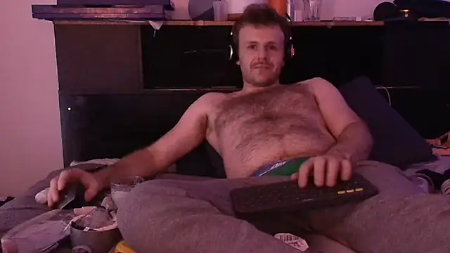 kinkyboipig online show from June 11, 2026, 6:17 pm