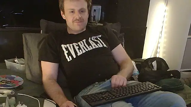 Snapshot of kinkyboipig chatting on July 31, 2026, 8:52 pm kinkyboipig online show from July 31, 2026, 8:52 pm