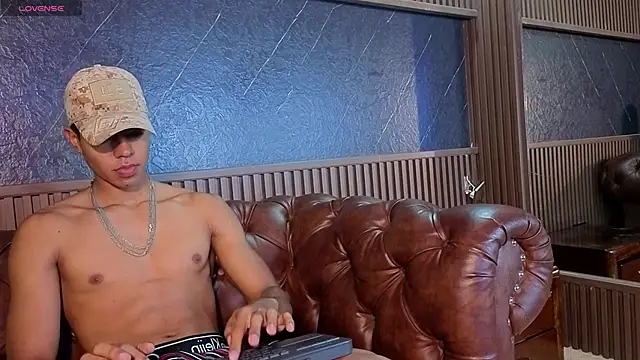 HiroRring online show from June 12, 2026, 12:59 pm
