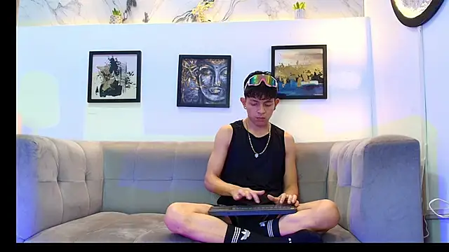BLACK AND WHITET online show from June 11, 2026, 1:27 am