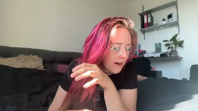 LeaLoveXXX online show from June 22, 2026, 7:27 am