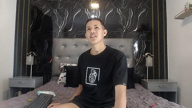 PhillipCoxx online show from June 10, 2026, 3:07 am