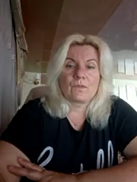 VikaRaine555 online show from June 15, 2026, 8:22 pm