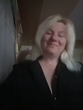 VikaRaine555 online show from June 18, 2026, 8:13 pm