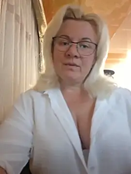 VikaRaine555 online show from July 8, 2026, 7:18 pm