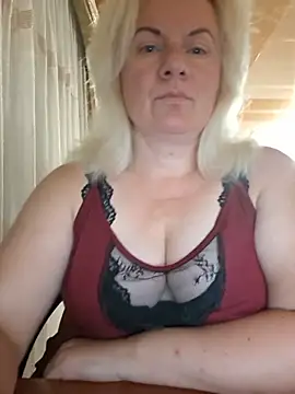 VikaRaine555 online show from July 19, 2026, 7:06 pm