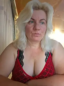 VikaRaine555 online show from July 24, 2026, 7:12 pm