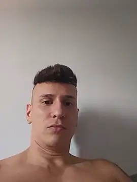 leocastro2920 online show from June 28, 2026, 3:51 pm